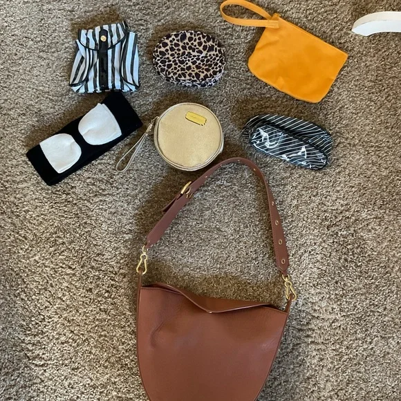 Vince Camuto Brown Leather Crossbody Bag Gold Hardware Adjustable Strap Mini - Picture 1 of 12